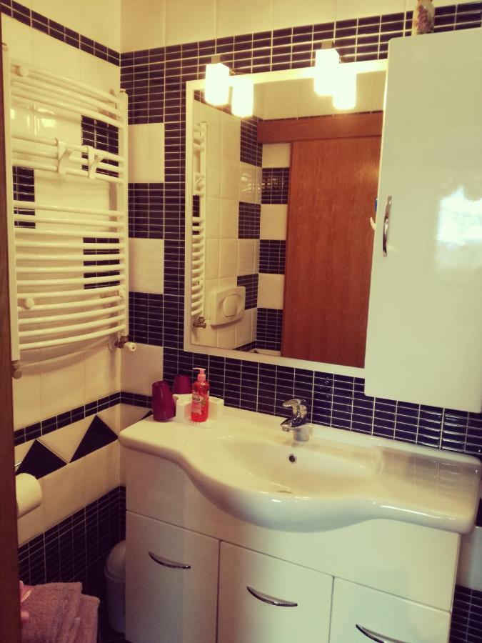 Room Kris With Private Entrance & Private Bathroom Vilanija Exterior foto